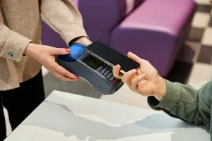 Revolut a picat global: ce se întâmplă cu banii tăi?